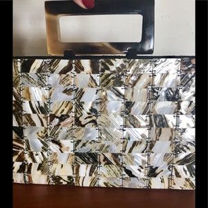 🎁🕎🎄Shiraleah shell bag looks amazing and new!